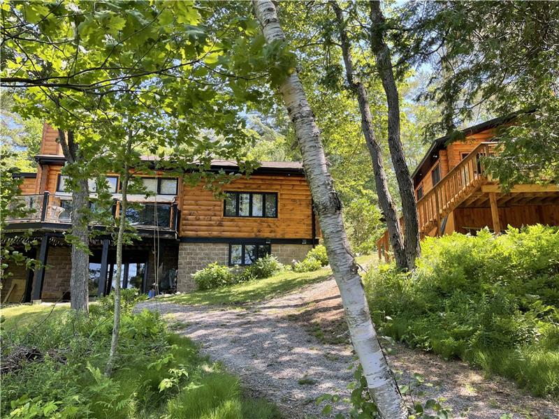vacation rental log home Hidden Valley Highlands Ontario