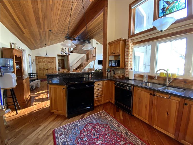 Lake Rosseau log home for rent